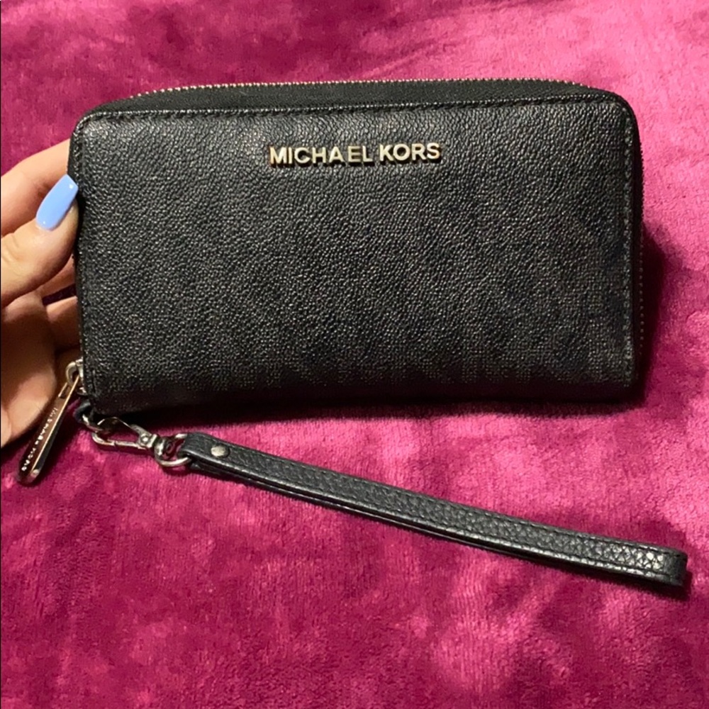 Michel Kors Wallet ‼️price is NOT firm‼️
